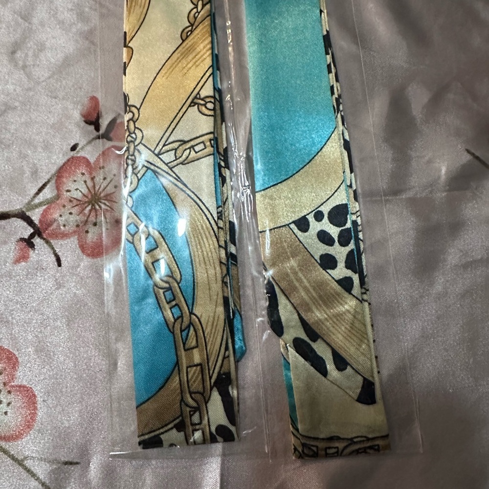 Twilly Scarf set with Chain and Animal Print
